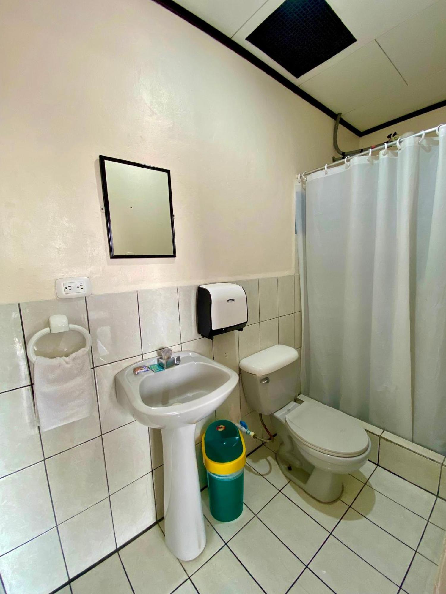 Hotel Costa Del Sol Puerto Limon Buitenkant foto
